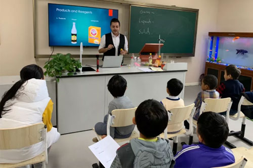 北京明诚外国语学校