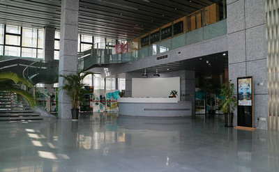 美国林登中学上海分校校园环境：教学楼大厅