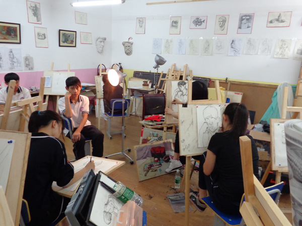 北京海淀区尚丽外国语学校 学生素描练习