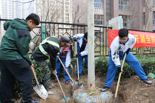 耀华国际部师生参加和平区义务植树活动